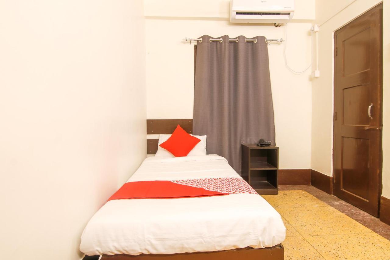 Oyo Indiraj Hotel Guwahati Ngoại thất bức ảnh