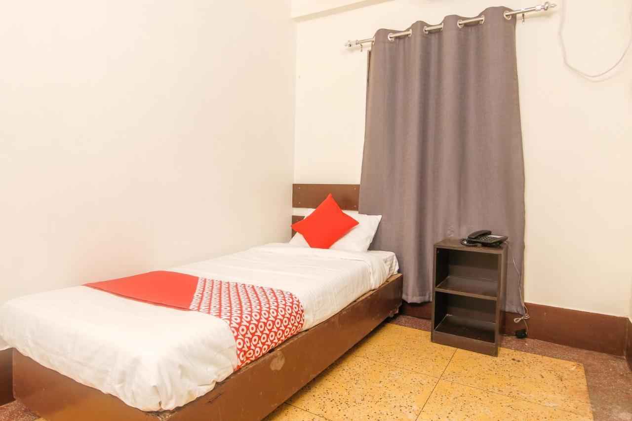Oyo Indiraj Hotel Guwahati Ngoại thất bức ảnh